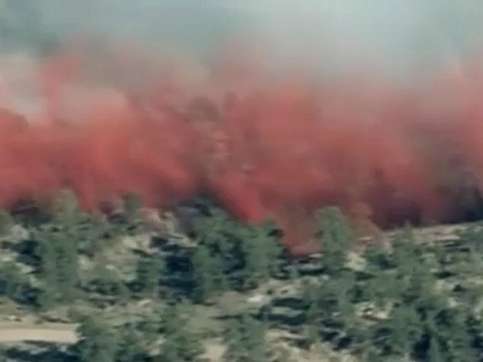 Firefighters battle Colorado wildfire