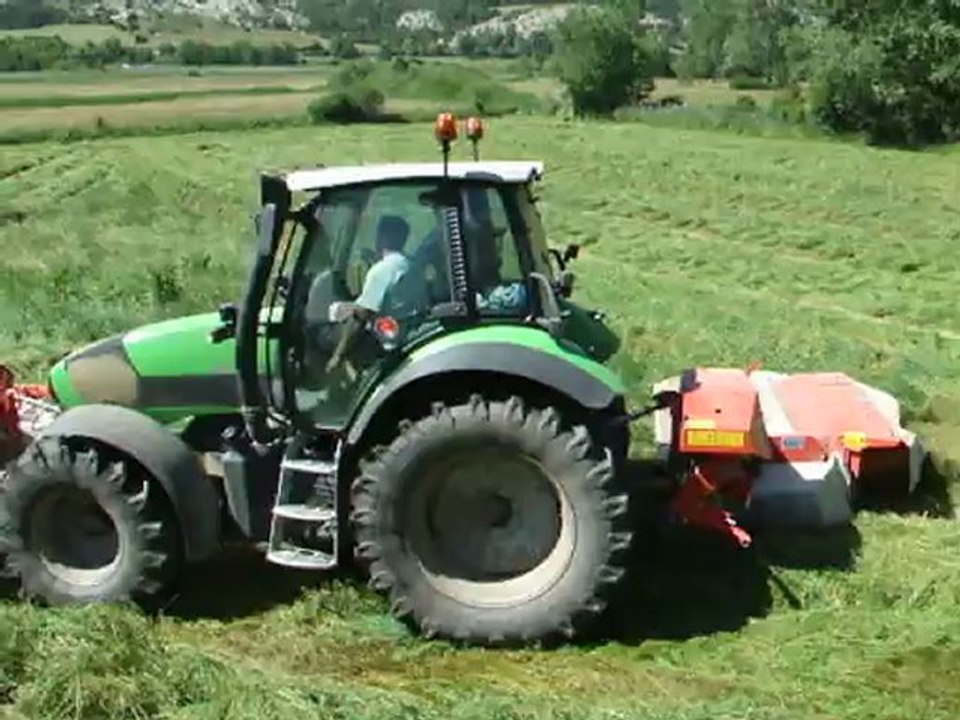 deutz M610 avec faucheuse deportée en 3met faucheuse frontale en 3m kuhn