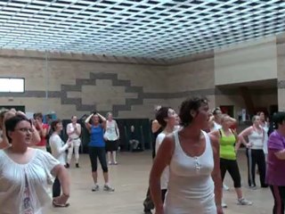 ALLEZ LA PETITE DERNIERE.....histoire de prouver qu'on sait rester calme au moins 3 minutes sur une journée