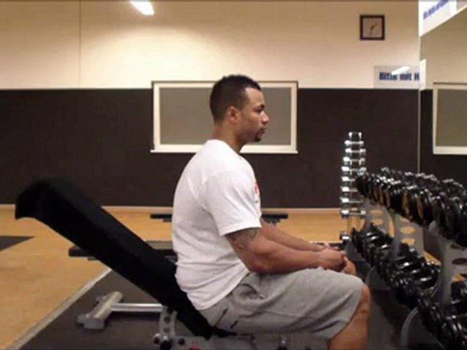 Bizepstraining mit der Kurzhantel (www.bodydiscounter.de)