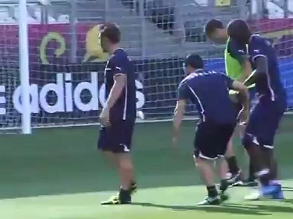 Di Natale et Balotelli font une blague à Cassano