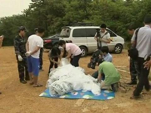 Defectors launch leaflets into North Korea