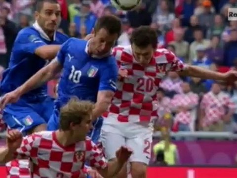 ASPETTANDO ITALIA-INGHILTERRA... by Pietro Falanga