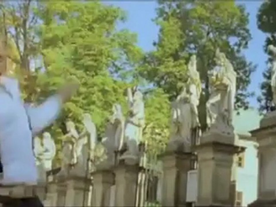 Vellapamparam Video Song pranitha cute look & karthi rap.