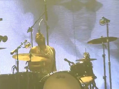 LENNY KRAVITZ ( black and white america )