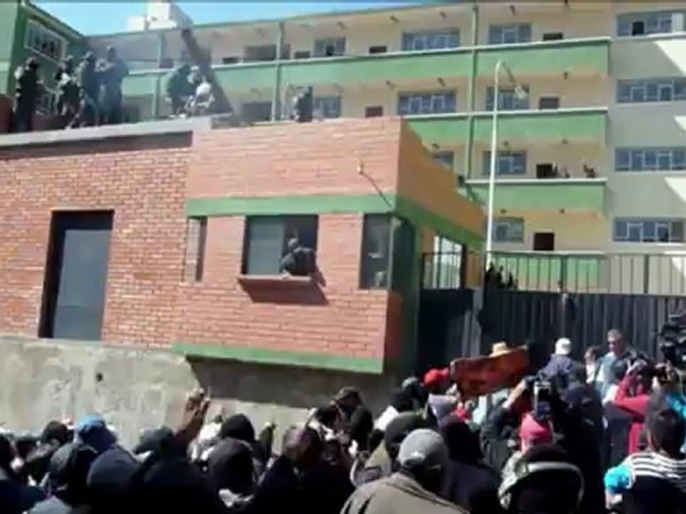 Más motín policial en Bolivia