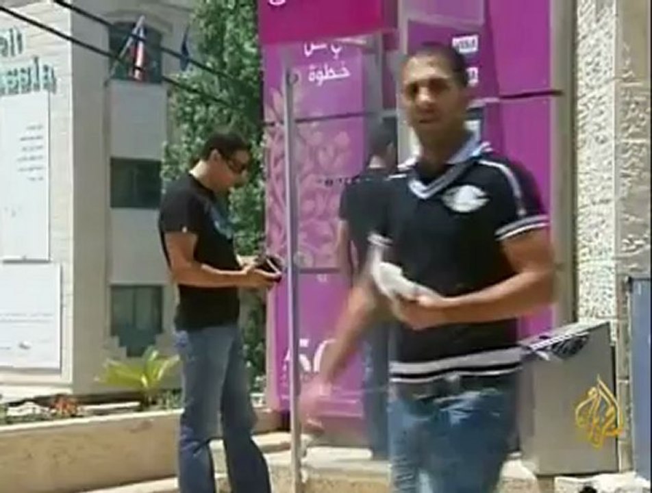 ردود فعل موظفي السلطة الفلسطينية بعد صرف رواتبهم