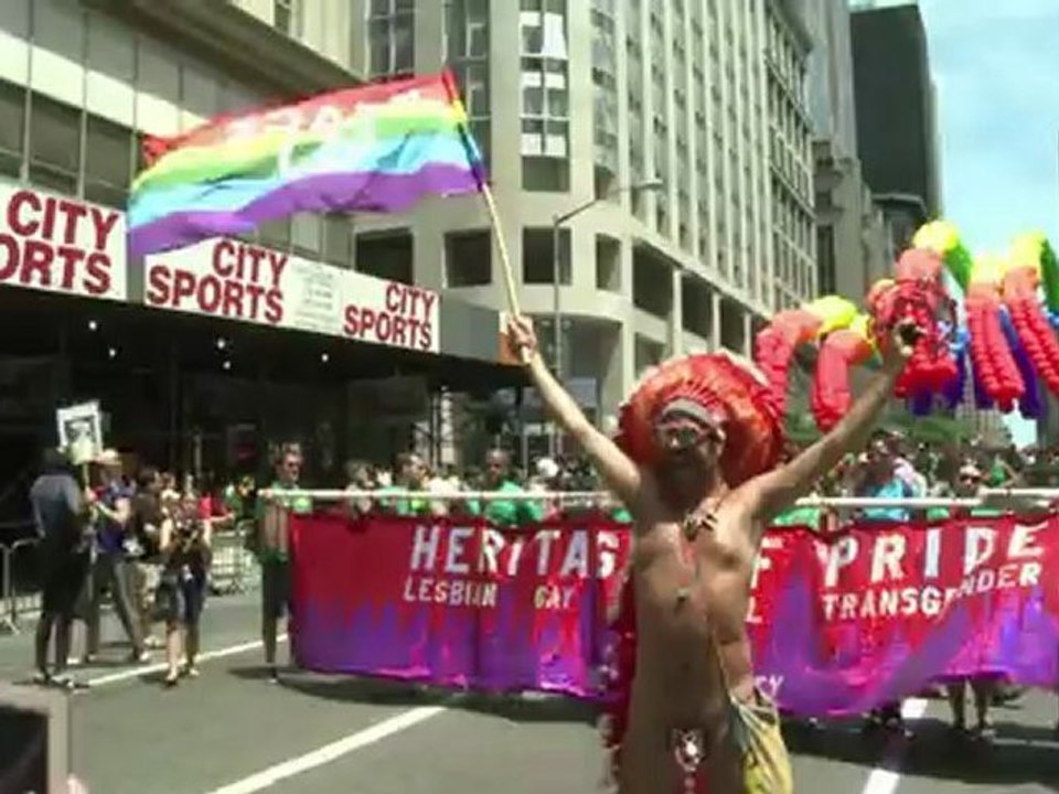 La "gay pride" de New York célèbre un an de mariage homosexuel