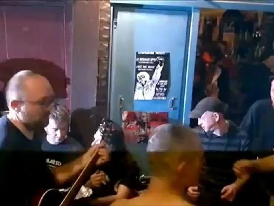 Les Fossoyeurs Septik - Au comptoir en acoustique devant le Petit Bar à Rouen (76) le 23/06/2012