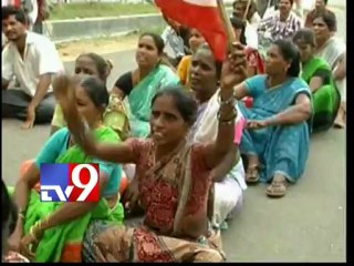 Sanitation workers protest in front of Dharmana's house