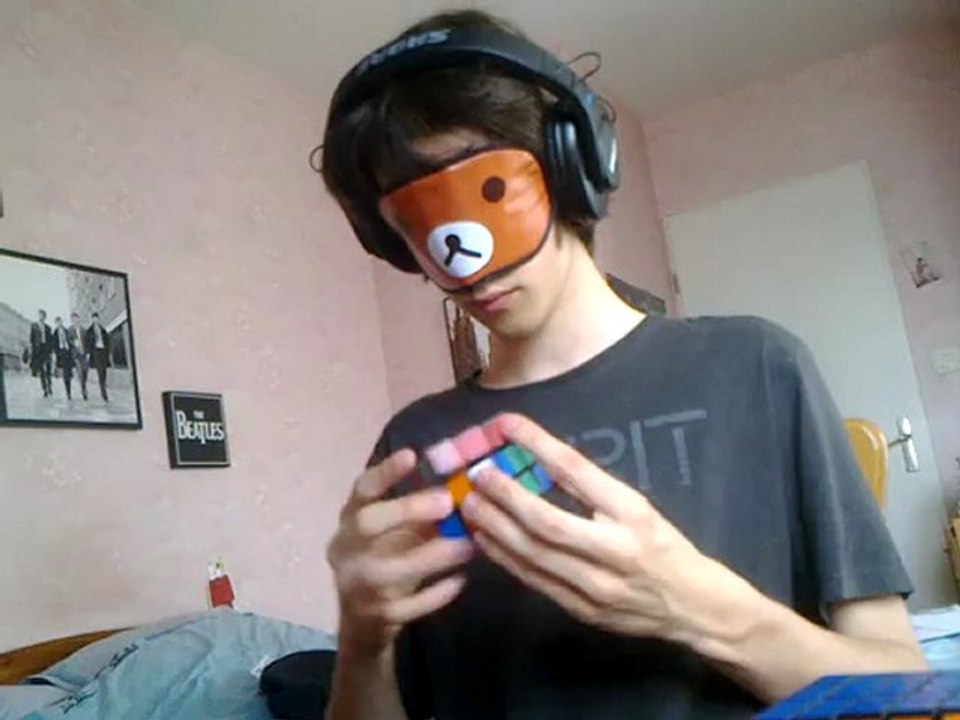 Rubik's cube Blindfolded 2:40.39 secondes