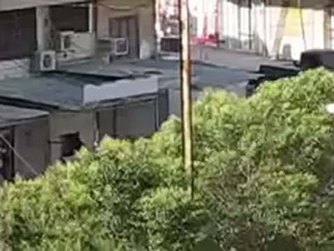 Syria فري برس حماه المحتلة طريق حلب نهب المحلات التجارية 23 6 2012 Hama