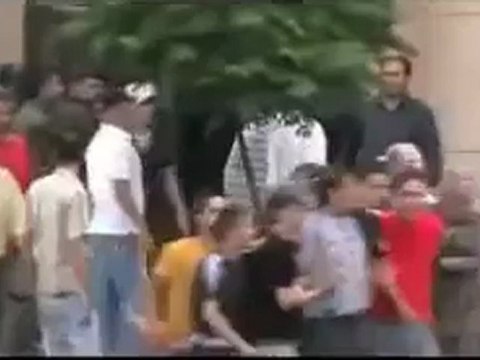 Syria فري برس دمشق هام جداً ضرب المصلين بعد مظاهرة المزة الكبير 22 6 2012 Damascus