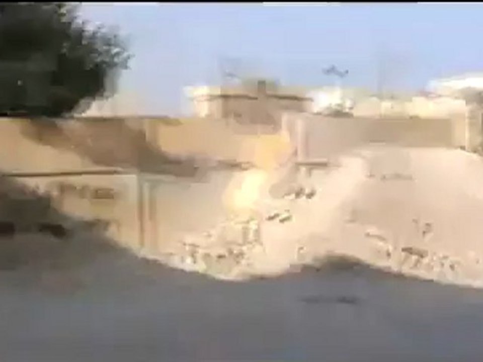 Syria فري برس  حلب خراب عصابات الاسد في مدينة الاتارب 23 6 2012 Aleppo