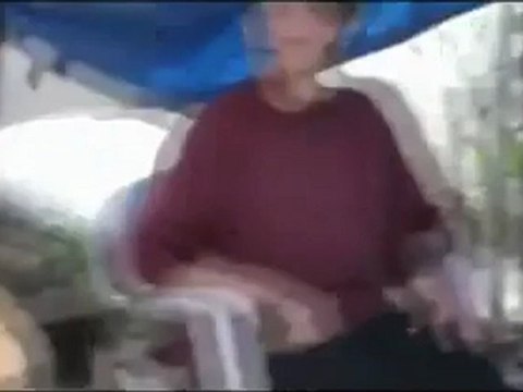 Syria فري برس حمص القصير استشهاد طفل أمام الكادر الطبي ووقفهم عاجزين عن تقديم العلاج له 23 6 2012 Homs