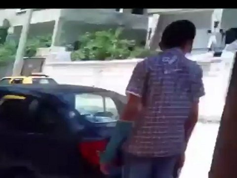 Syria فري برس مصفحة تابعة للجيش الاسدي امام جامع الابرار لمنع المصلين من التظاهر بعد اداء الصلاة مدينة ادلب 22 6 2012 Idlib