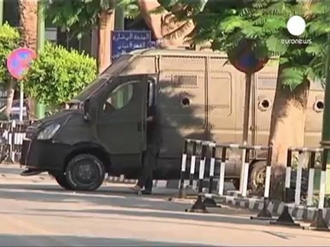 Muhammed Mursi devrik Mübarek'in koltuğuna oturdu