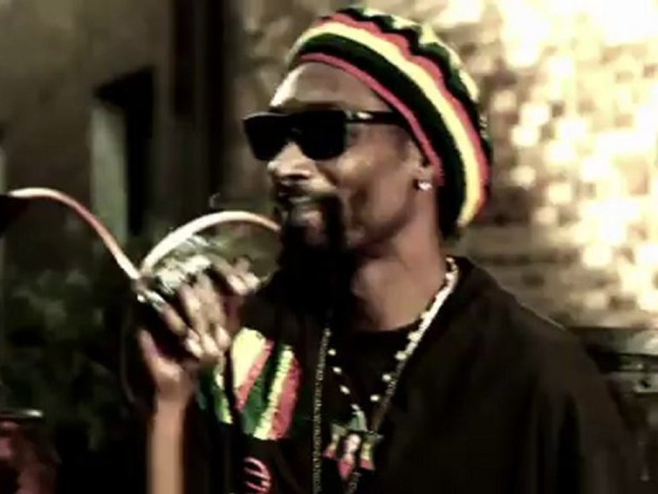 Anchored w/ Snoop Dogg - Throwin' Down
