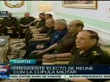 Mohamed Mursi se reúne con la cúpula militar egipcia