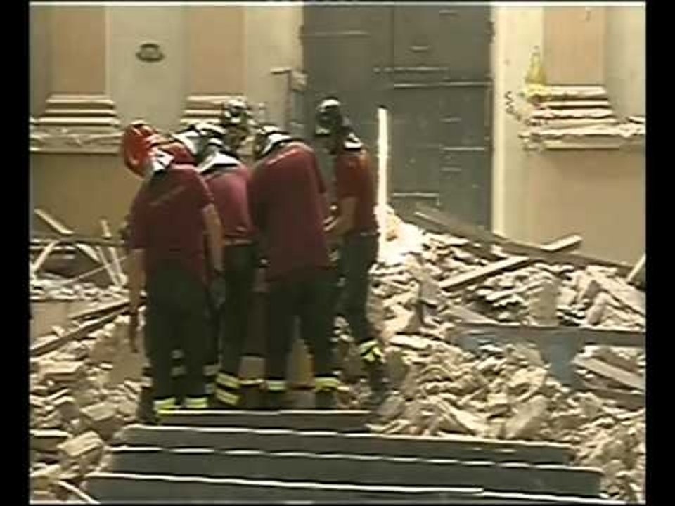 Mirandola (MO) - Visita dei ''media'' nella zona rossa (22.06.12)