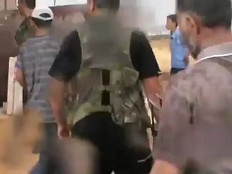 Syria فري برس حلب اعزاز تحرير احد الحواجز التابعة للجيش الاسدي 25 6 2012 Aleppo