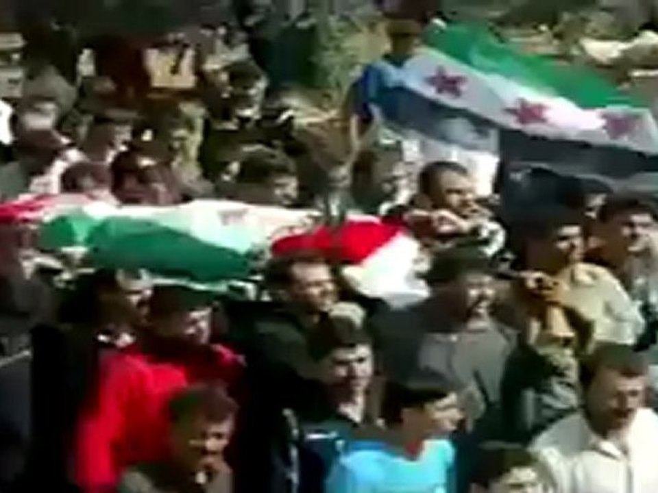 Syria فري برس ادلب  معرزيتا  تشييع الشهيدين ماهر أحمد قطيش و مصطفى علي قطيش اثناء القصف على مدينة كفرنبل 25 6 2012 Idlib