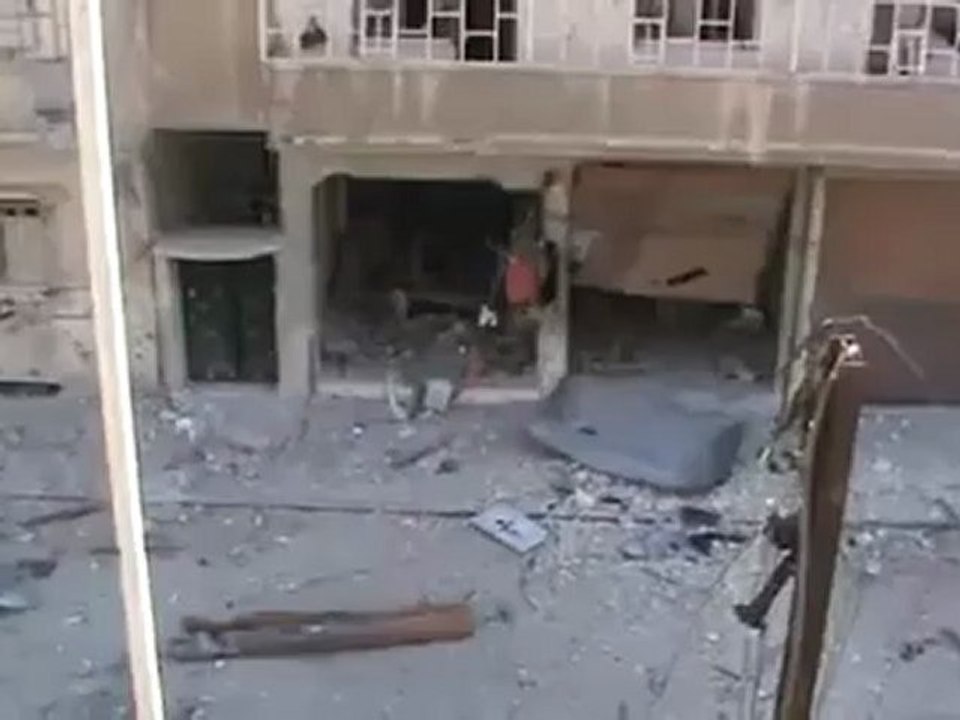Syria فري برس حمص القصور اثار الدمار في شارع القدموس المتجه الى سوق الهال 24 6 2012 Homs