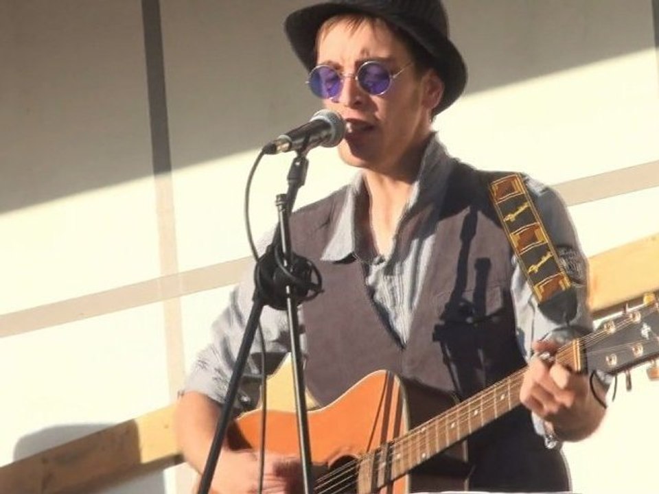 L'amitié par JM    (auteur, compositeur, interprète).