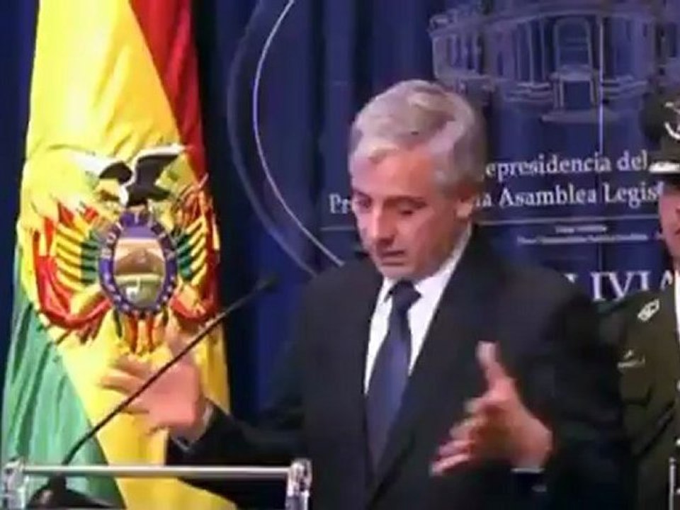 Police protest low wages in Bolivia