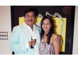 Sonakshi Sinha's Paa, Shatrughan Sinha Hospitalized - Bollywood News