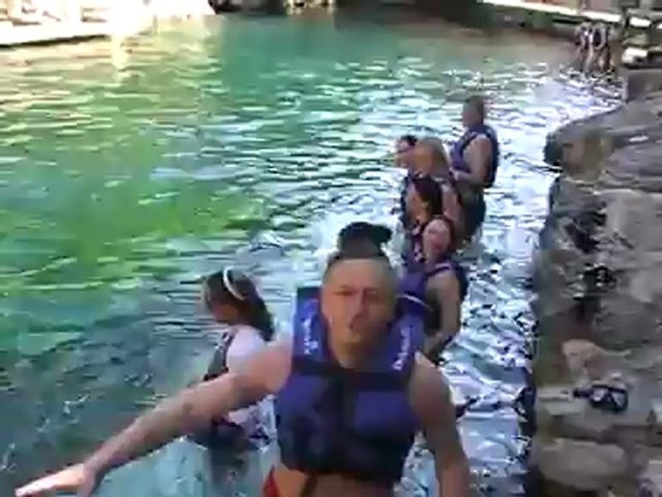 Hubert Fella beim Delfin schwimmen in Mexiko Playa del Carmen www.Fella.de