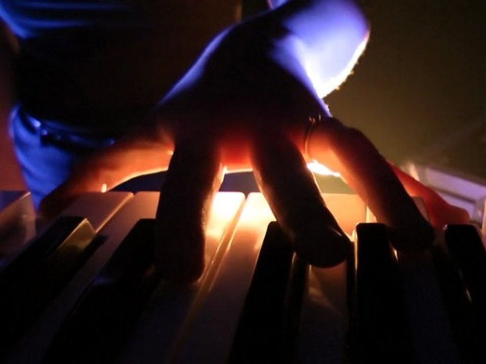 LoudmiLa & PameLa - "Persuasive" (extrait)