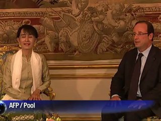 Aung San Suu Kyi reçue par François Hollande à l'Elysée