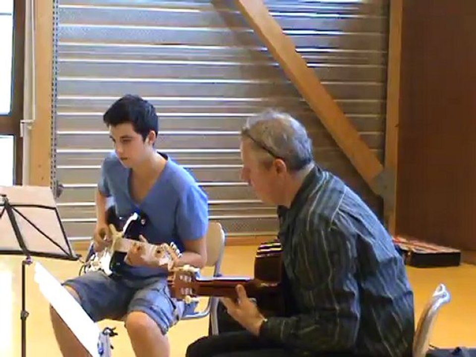 M2U01075 Blues. Duo de guitare sèche et electrique- Audition des élèves des Ateliers Musicaux de Scy Chazelles en mai 2012