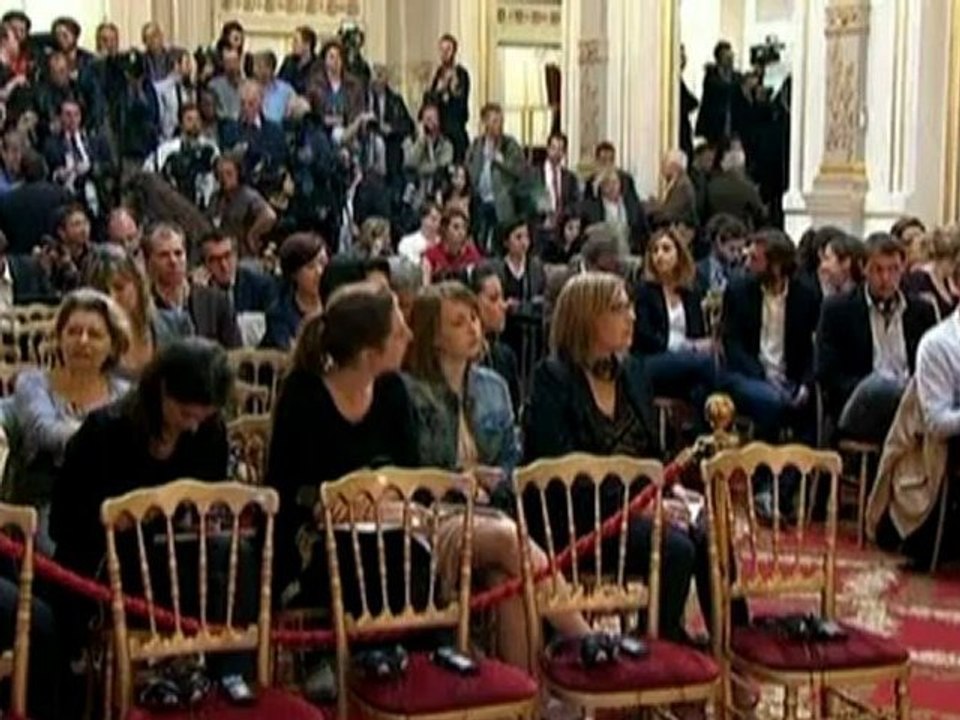 Myanmar government reform process must stay on course - Suu Kyi.