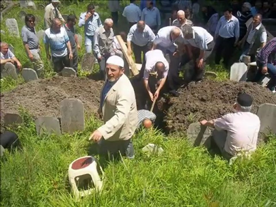MERHUM HAKKI EŞİ ASİYE İLELİ