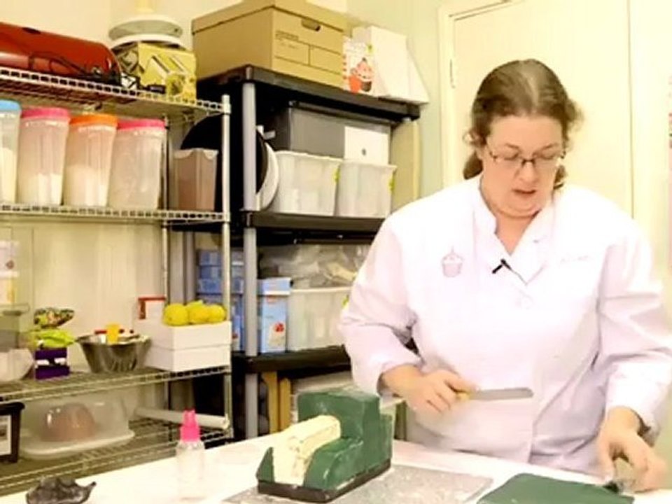 How To Make A Train Cake