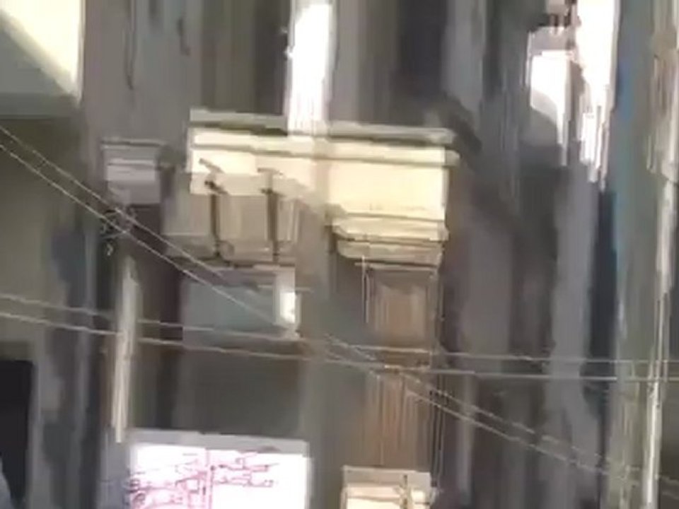 Syria فري برس حمص شارع الدبلان  تعرض المحلات للسرقة والنهب 26 6 2012 ج1 Homs