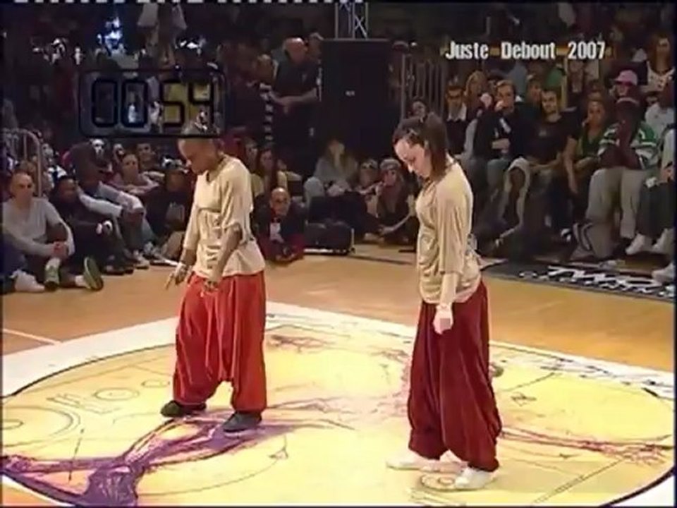 Juste Debout Popping - Hip Hop Dance Battle - Girls vs.Boys
