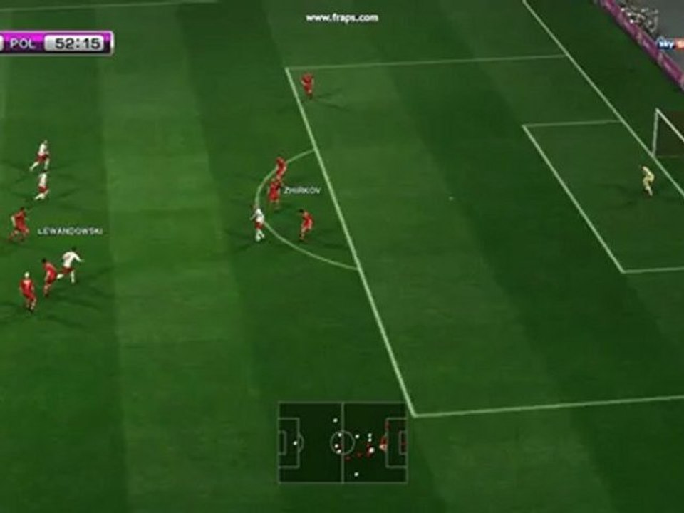 Lewandowski'nin şık şutu ve Akinfeev!
