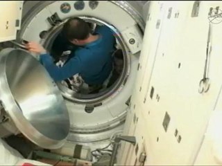 [ISS] Expedition 29 Hatch Closure, Soyuz 02-M
