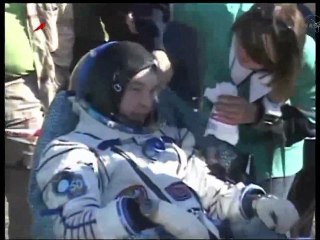 [ISS] Crew Egress of Soyuz TMA-21 Capsule