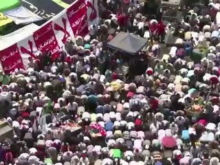 Tải video: Egypte : après la prière, début des manifestations place Tahrir