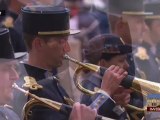 Le président Hollande ravive la flamme du soldat inconnu