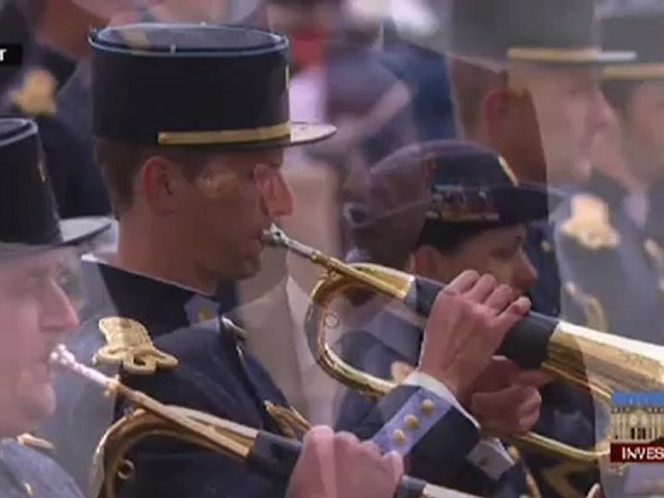 Le président Hollande ravive la flamme du soldat inconnu