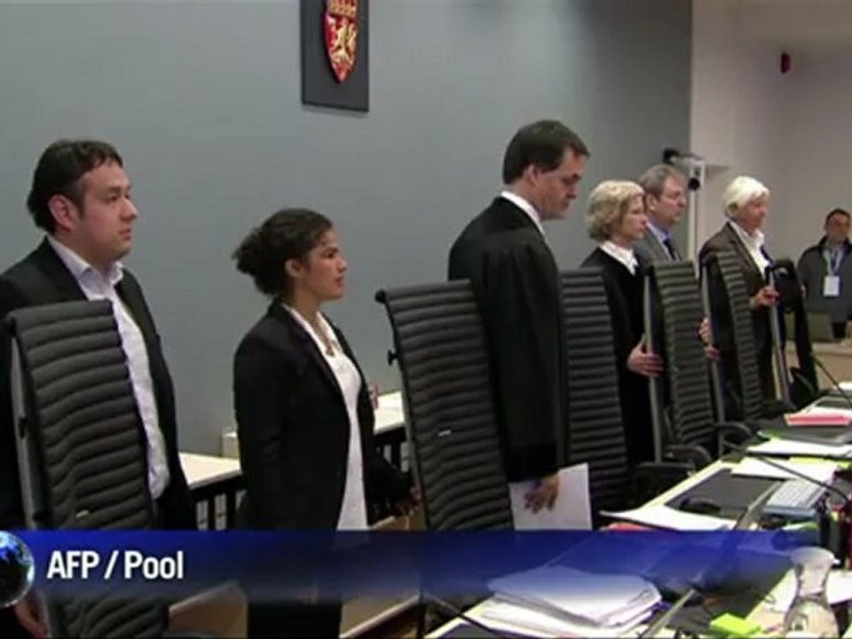 Breivik refait son salut d'extrême droite