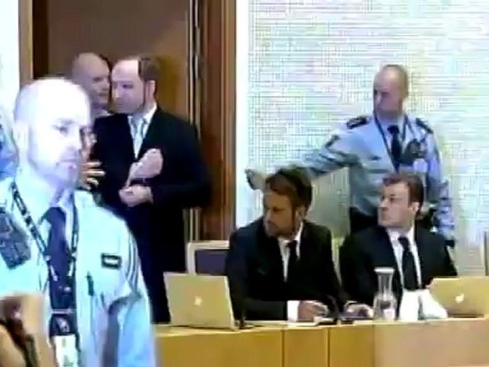 Le "salut à l'extrême droite" de Behring Breivik