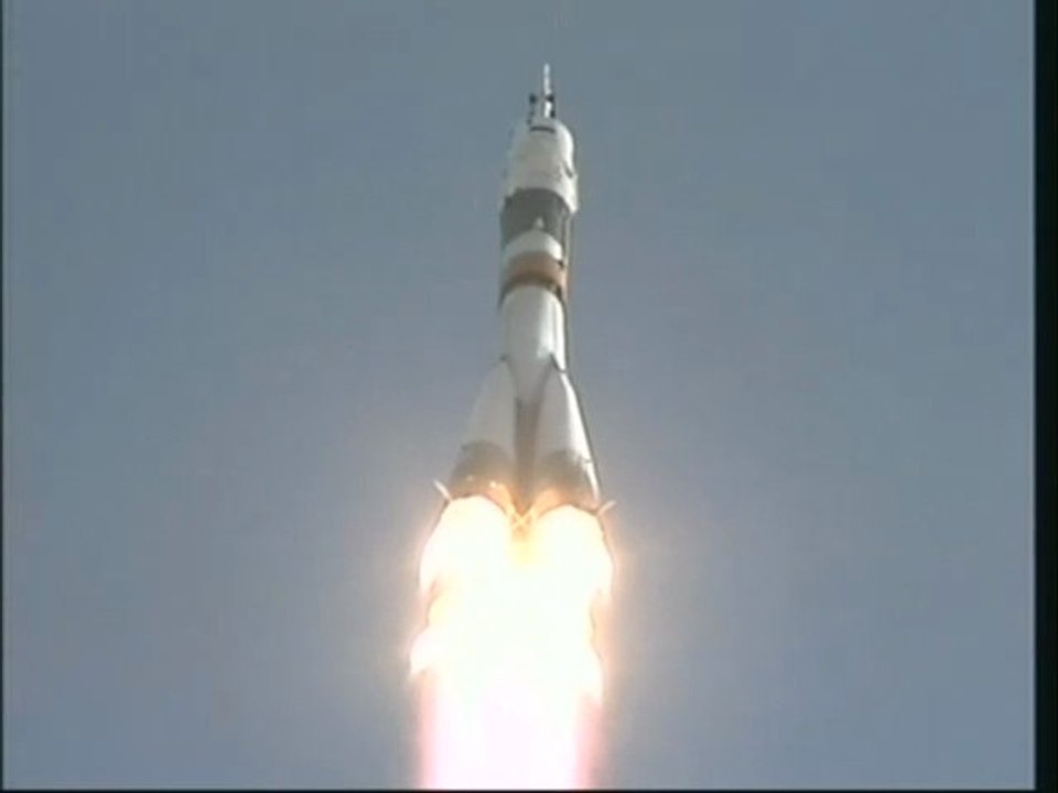 [ISS] Alternate Launch Views of Manned Soyuz TMA-04M With Expedition 31 Crew