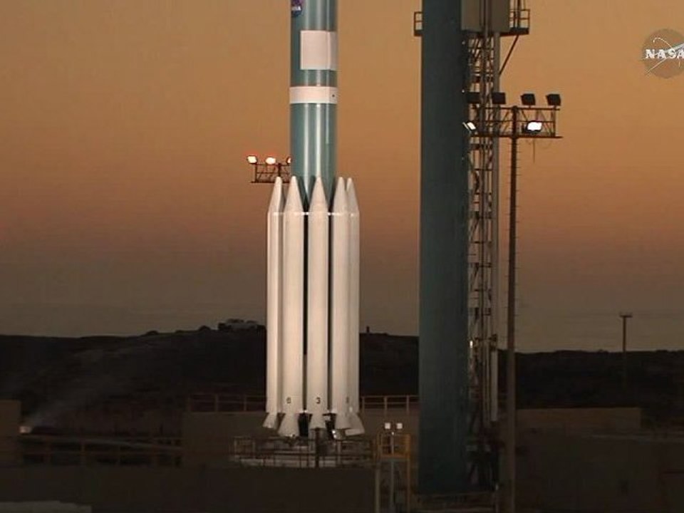 [NPP] Delta II Tower Rollback