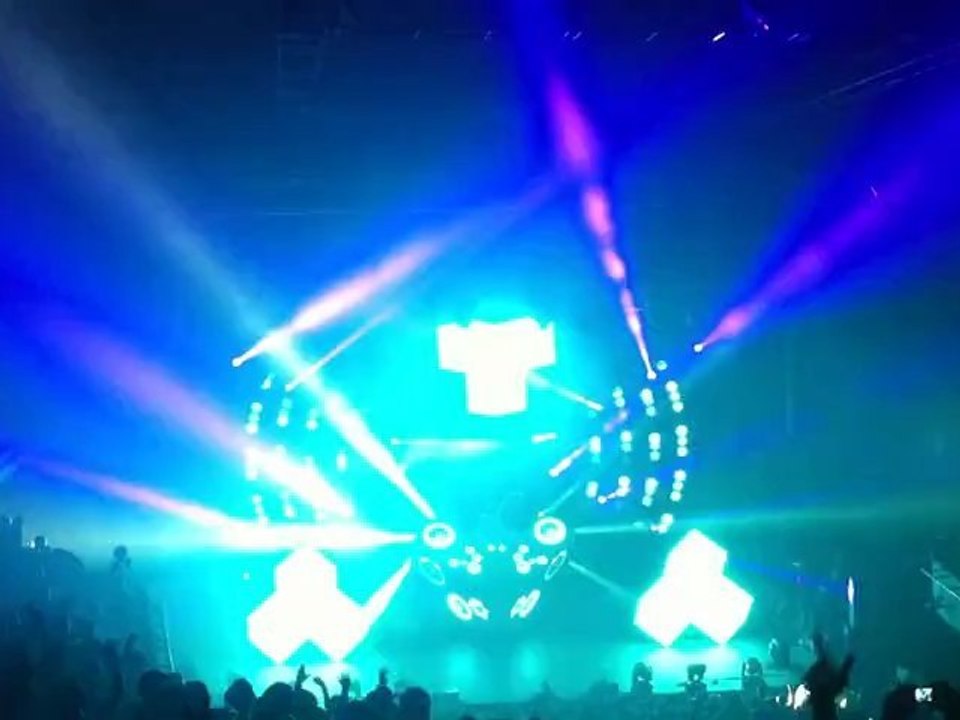 DEADMAU5 v12